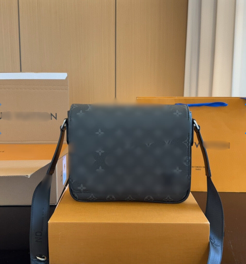 Men’s L shoulder bag